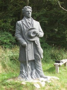 Jeppe-Aakjaer-statue